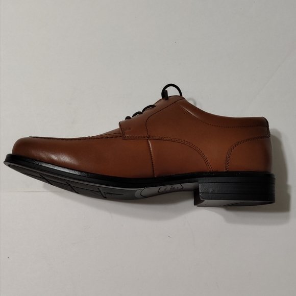 G.H. Bass & Company Men's NWOT Tan Sheldon Shoes Size 9.5 m - Picture 6 of 11